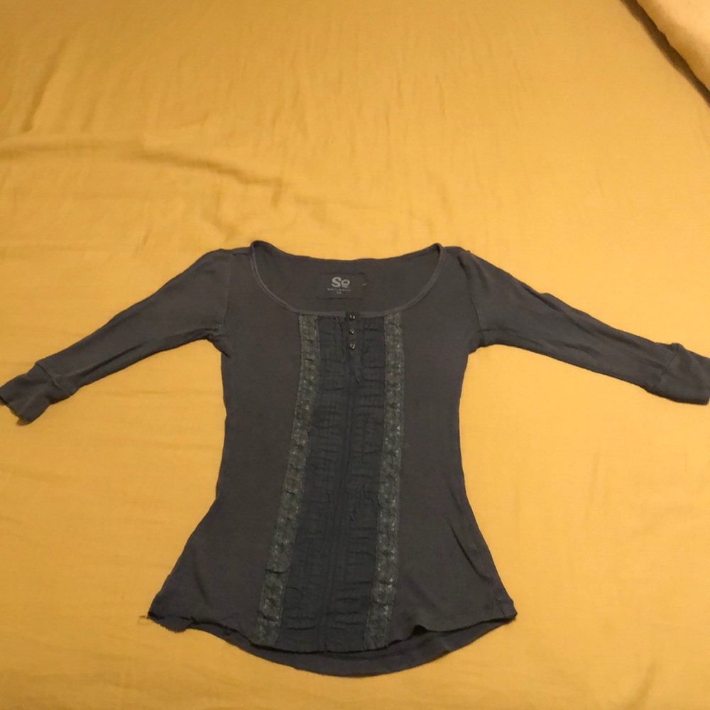 Quarter sleeve t-shirt